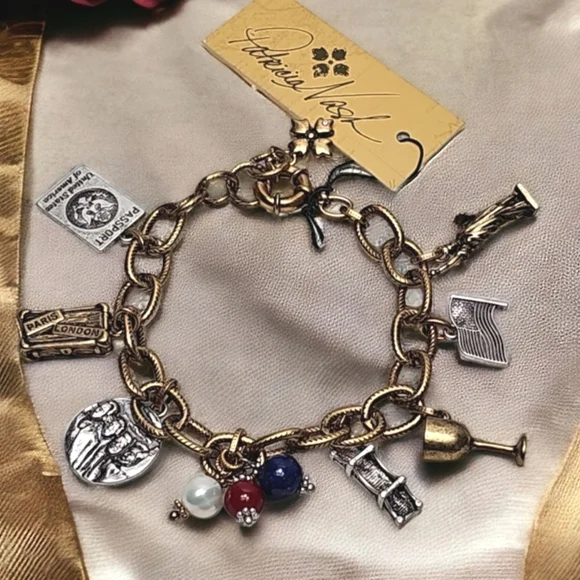 Patricia Nash USA Charm Bracelet World Traveler Collection - Picture 1 of 4